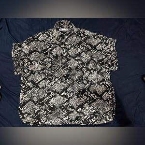 Black & White Snake-Print Short Sleeve Button-Up Top